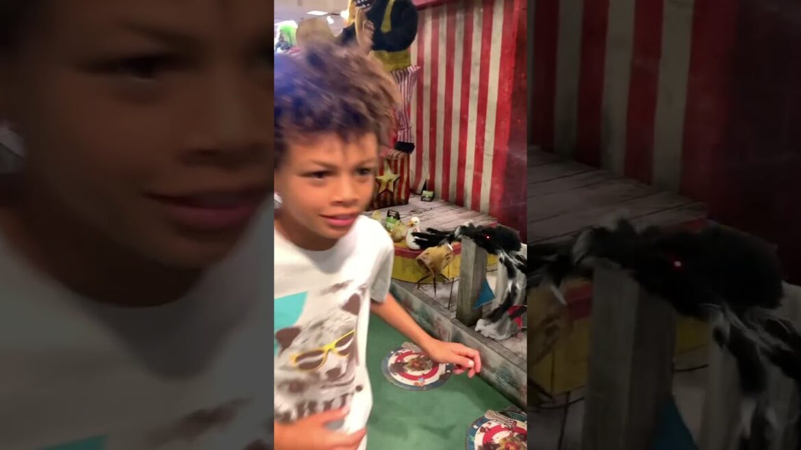 Spirit Halloween jump scares 2024 #spirithalloween #halloween #halloween2024 #halloweendecor Spirit Halloween jump scares 2024 #spirithalloween #halloween #halloween2024 #halloweendecor