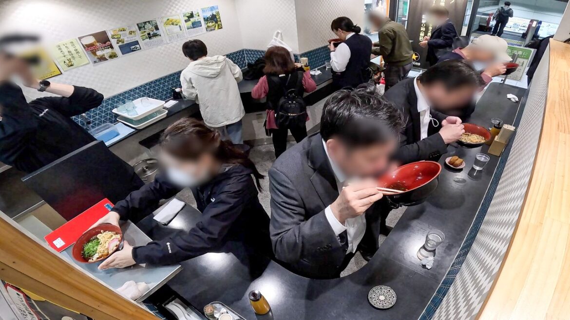 朝７時開店→年中無休で学生通勤働く男達を支える老舗立ち食いうどんそば屋