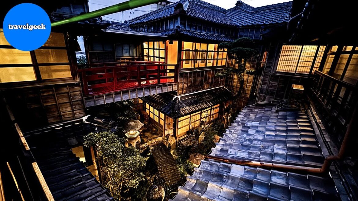 Overnight at Japan's $42 Old Ryokan Hotel that No One Knows | Hoshidekan