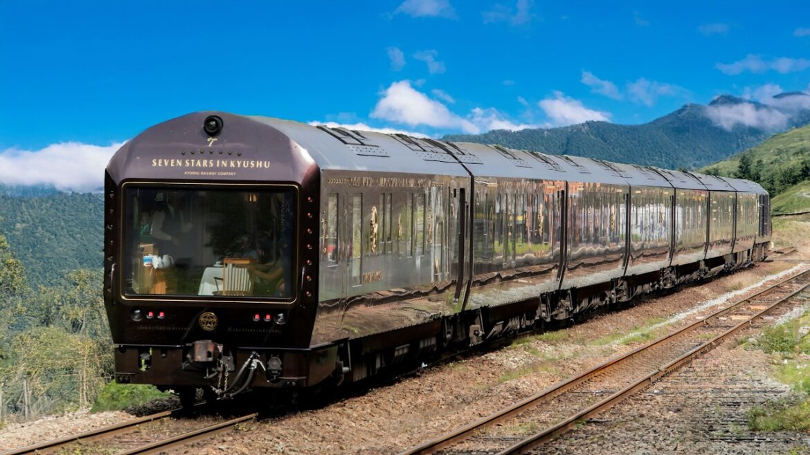 Japan’s Luxury 7 Star Sleeper Train: $5000/Night Japan's Luxury 7 Star Sleeper Train: $5000/Night