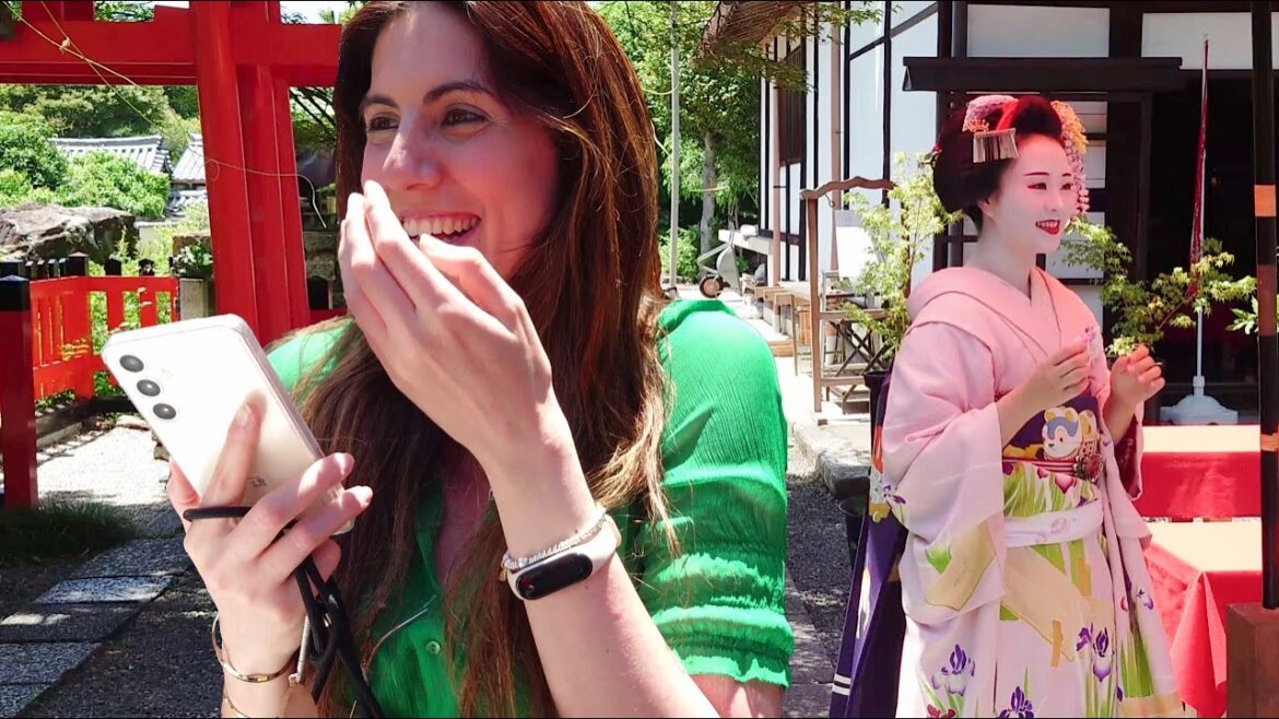 人生初!紅葉の東福寺と同聚院に来られた舞妓さんに生まれて初めて出会った外国人観光客!海外の反応 人生初!紅葉の東福寺と同聚院に来られた舞妓さんに生まれて初めて出会った外国人観光客!海外の反応