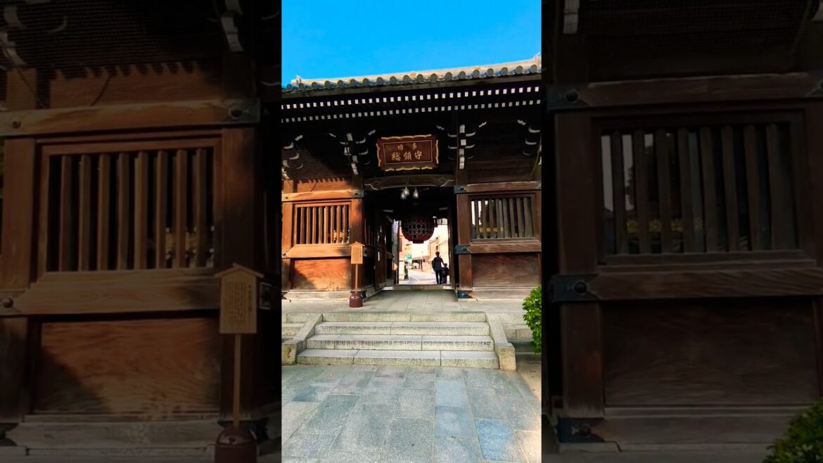 Wooden gate #kushida #shrine #fukuoka #japan #temple