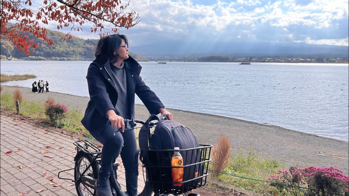 Best way to enjoy autumn in Japan’s famous Kawaguchiko lake