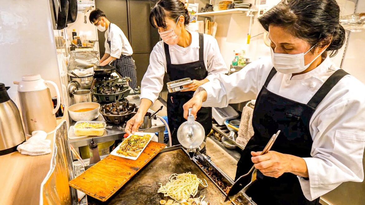 【兵庫】凄まじい鉄板さばきが炸裂する家族経営のお好み焼き店に密着｜Japanese Restaurant