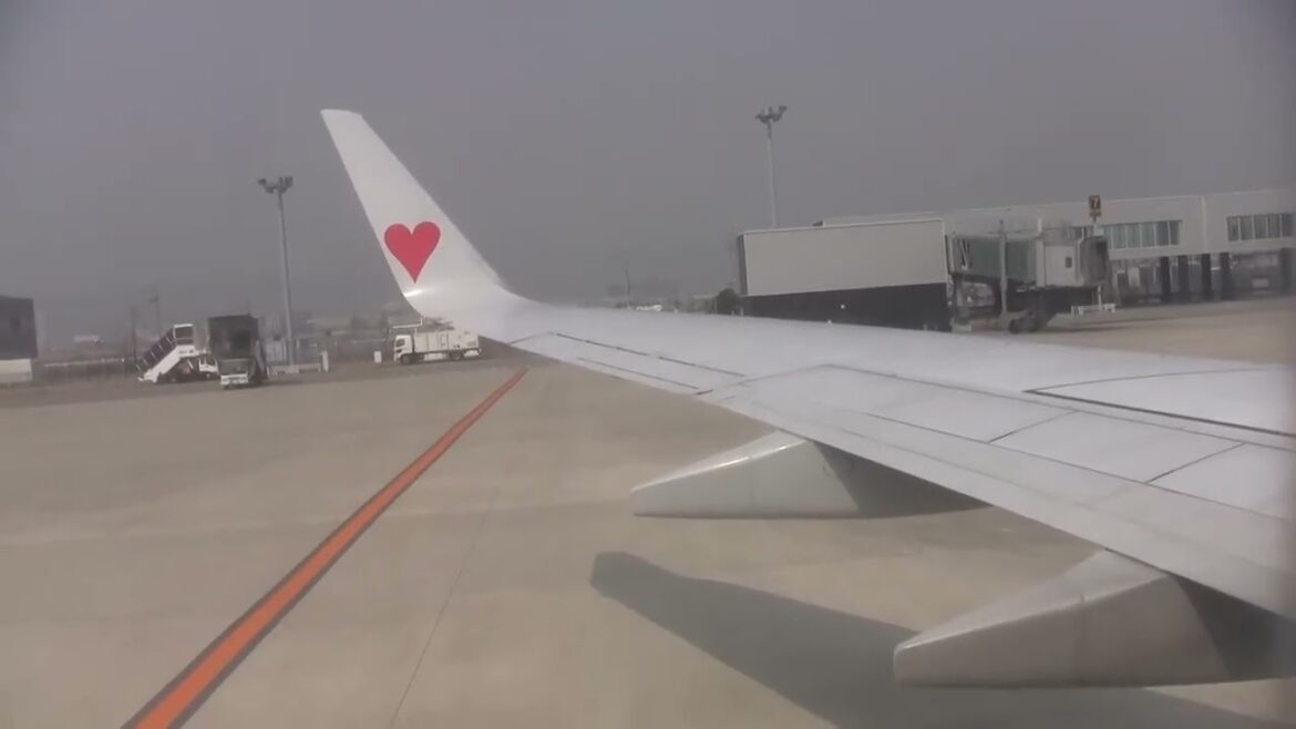 “SKY MARK” takes off from Kobe Airport! Airplanes are amazing after all! "SKY MARK" takes off from Kobe Airport! Airplanes are amazing after all!