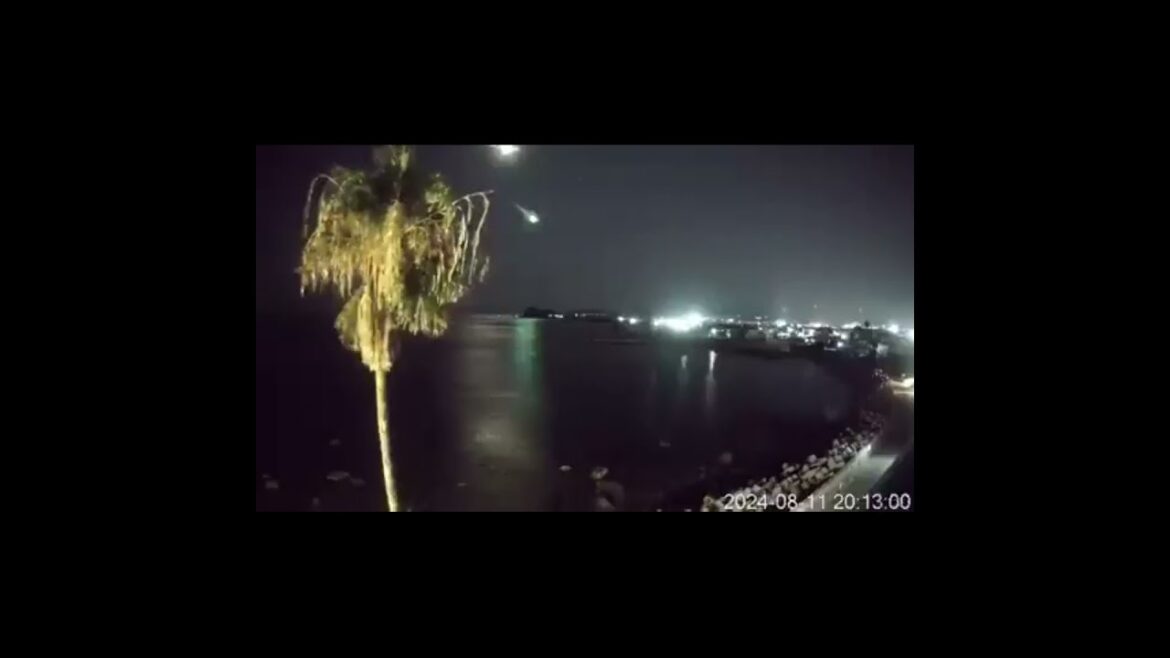 Meteorite passing through the skies of Makurazaki, Kagoshima prefecture in JAPAN