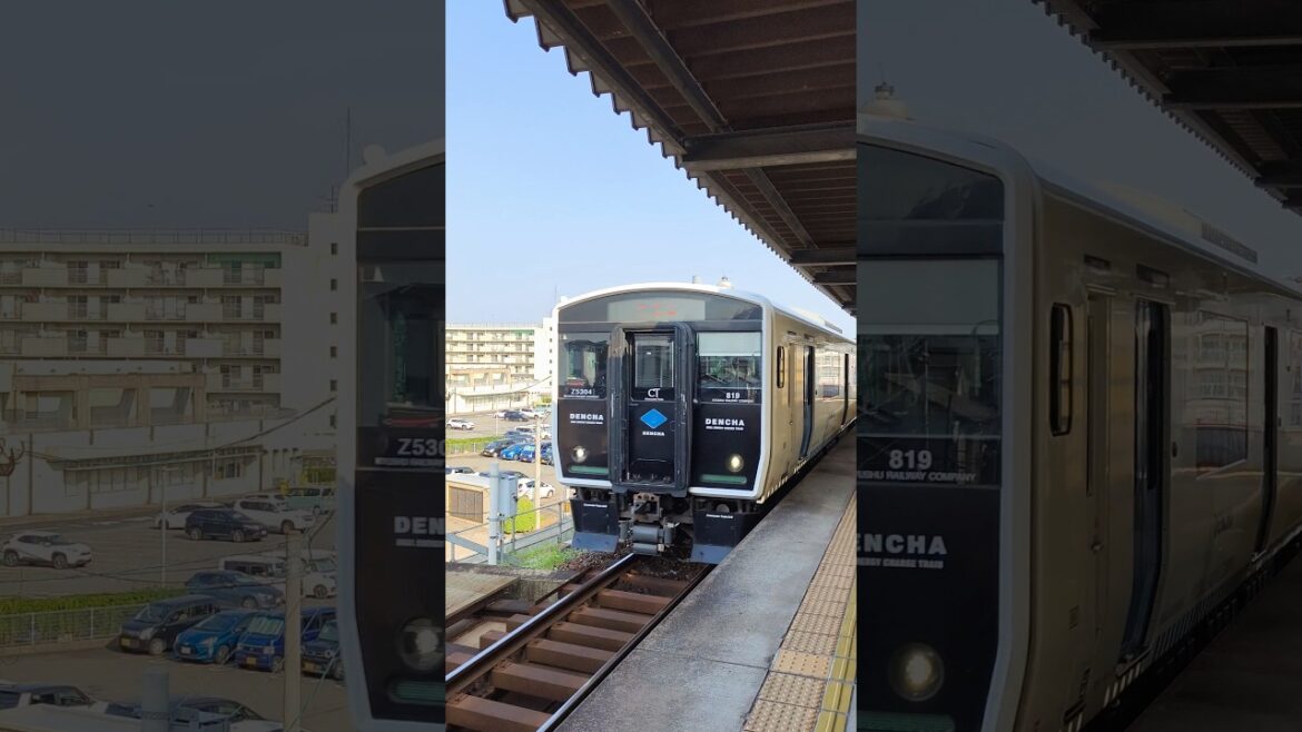 Waiting for the train #fukuoka #japan #train #travel #電車 #福岡 #日本 #火车
