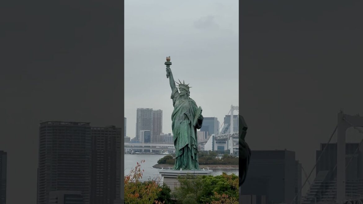 Statue of Liberty in Odaiba#statueofliberty#odaiba#rainbowbridge#shorts