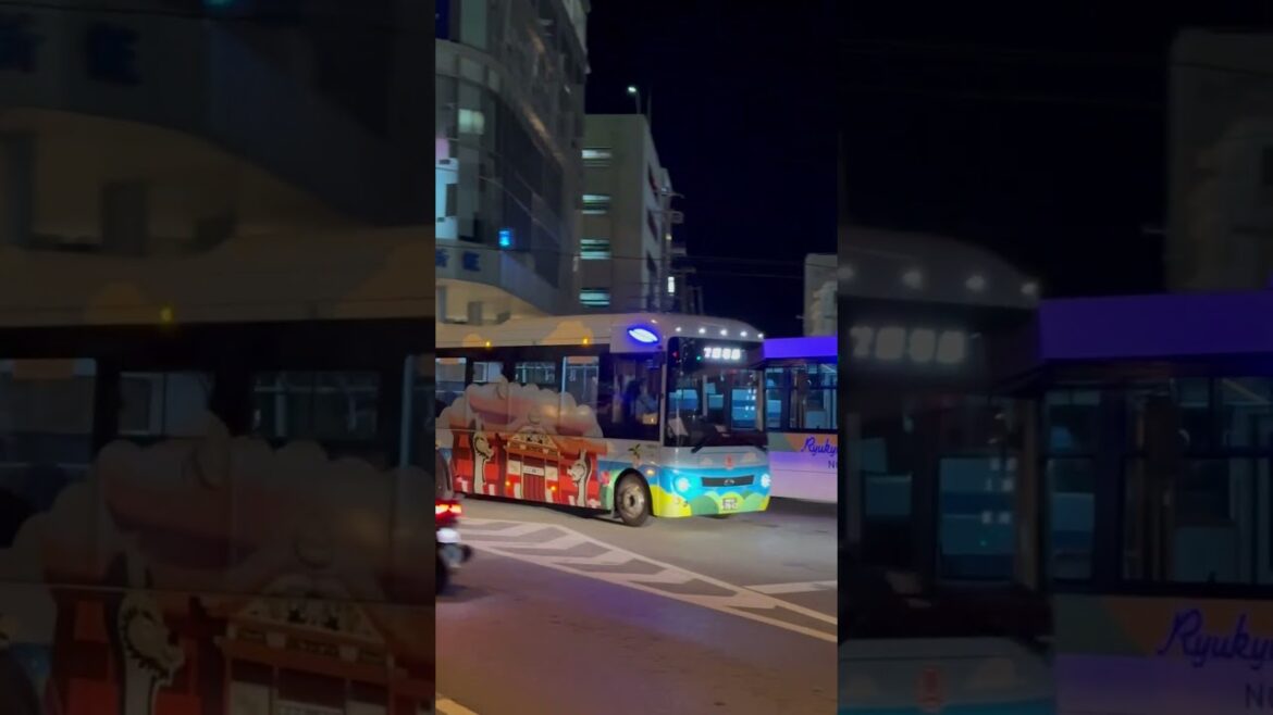 【沖縄】まるで軽いデコ車？那覇バスの電気バスの正面に沢山のライトがある #shorts