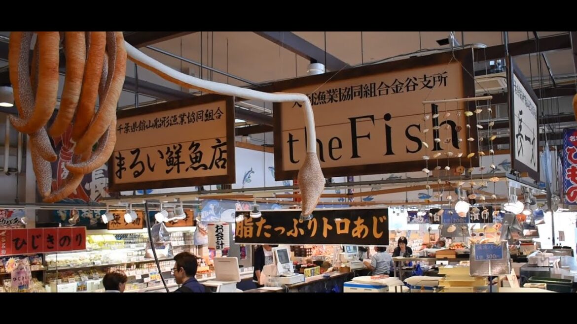 Killing time inside The Fish and the Hammers Market in Chiba Prefecture Killing time inside The Fish and the Hammers Market in Chiba Prefecture