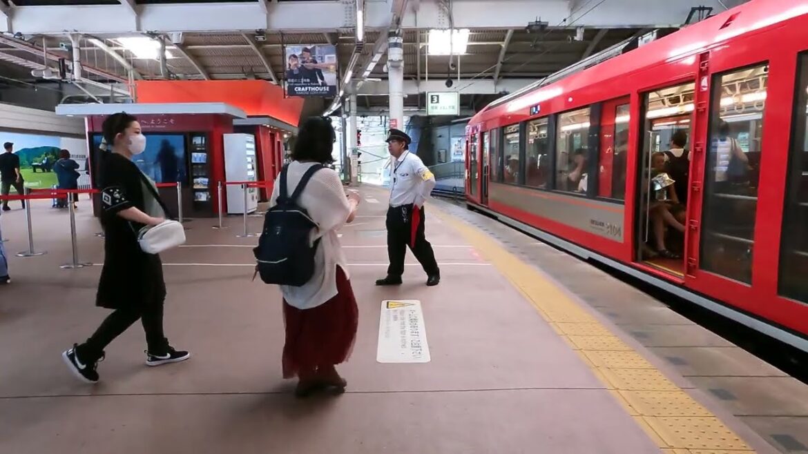 【JAPAN 4K】Walking At Hakone-Yumoto Station 箱根湯本駅 • Hakone Travel