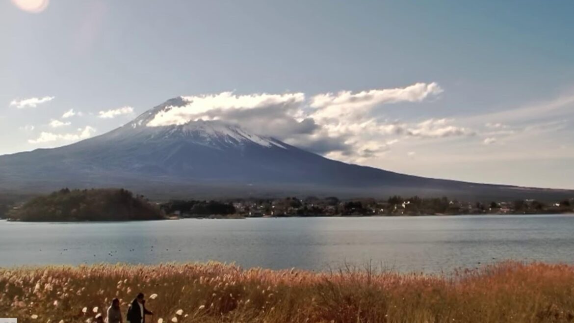Japan: Mount Fuji - live Cam from Lake🔴