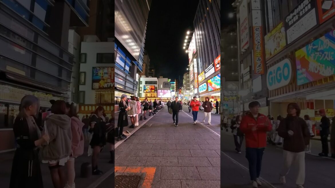 The staff of a concept cafe working hard in the cold #shinjuku #travel