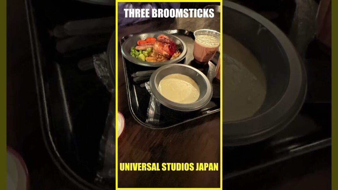 At Harry Potter world Three Broomsticks restaurant in universal studios japan @lestoasterr