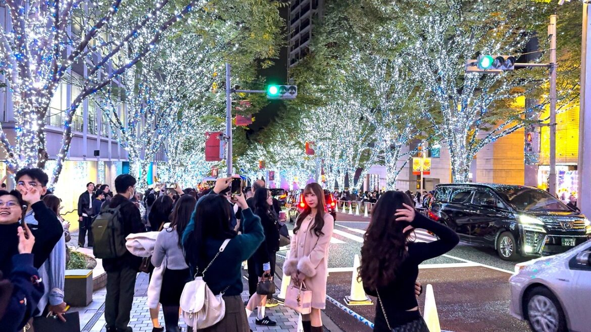Walking Through the Roppongi Hills Christmas Lights ✨ | 4K HDR
