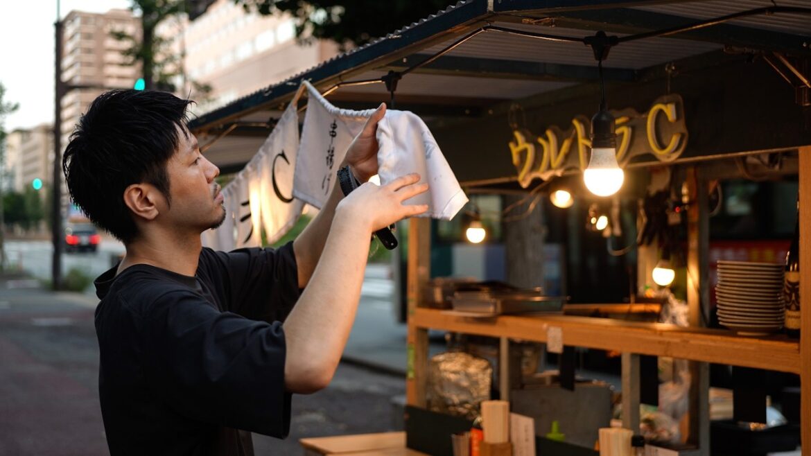 福岡・中洲の常連&観光客で賑わう串揚げ屋台の1日に密着!Japanese Kushiage Yatai Street food stall vendors Fukuoka Hakata Nakasu 福岡・中洲の常連&観光客で賑わう串揚げ屋台の1日に密着!Japanese Kushiage Yatai Street food stall vendors Fukuoka Hakata Nakasu