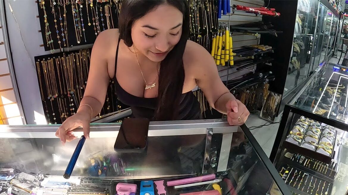 Mexican Girl Hooked it up in Los Angeles Craziest Market 🇺🇸 Mexican Girl Hooked it up in Los Angeles Craziest Market 🇺🇸