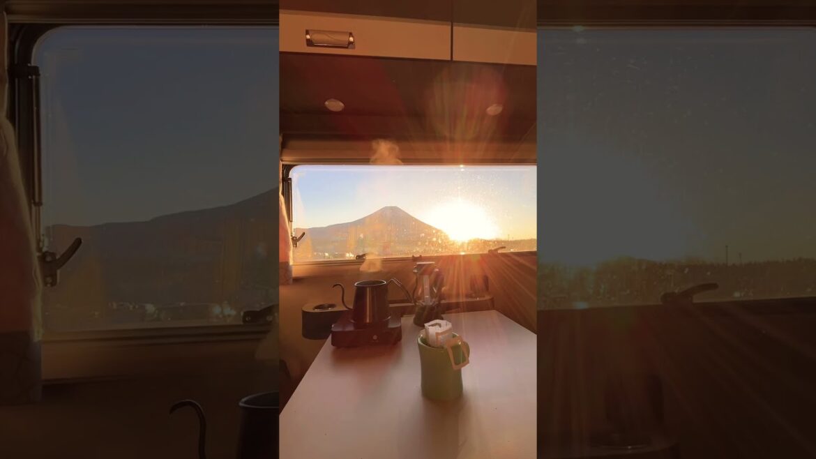富士山の朝日〜☀️#キャンピングカー #ふもとっぱら #キャンプ #車中泊 #旅行 #車中泊キャンプ