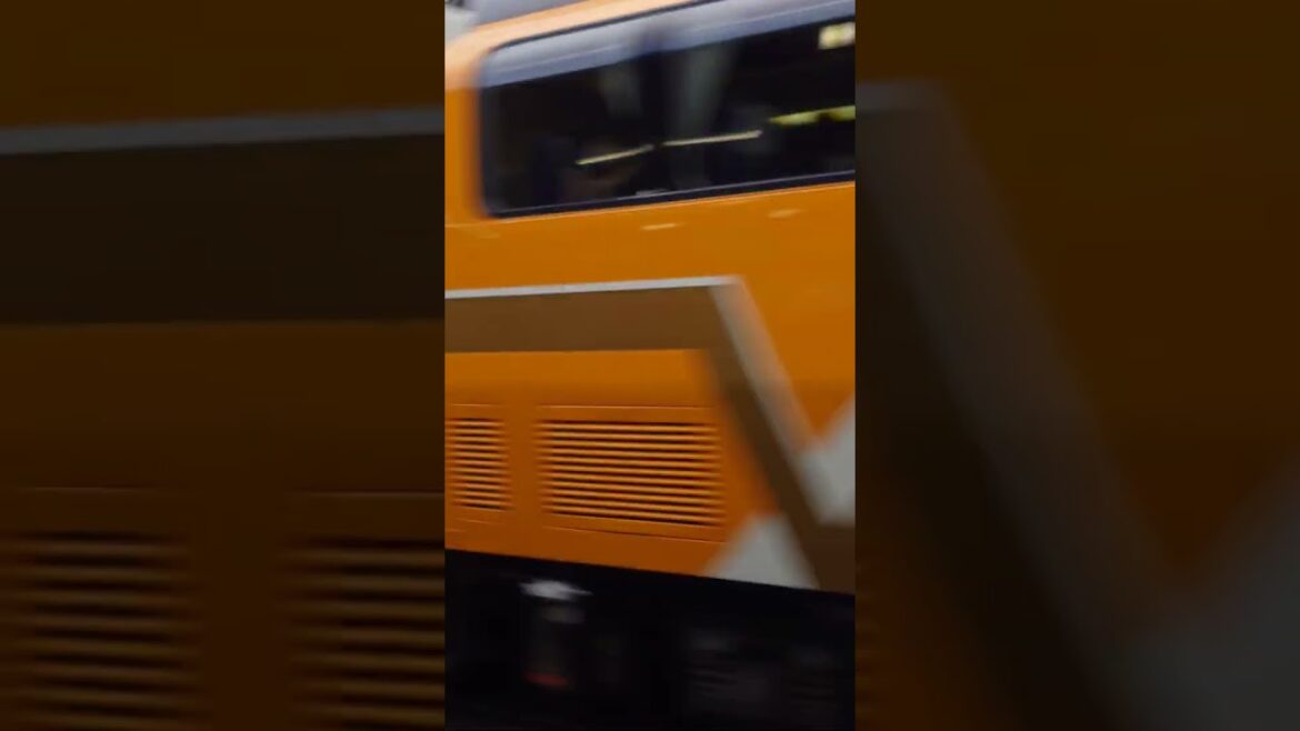 ホーム上にも近鉄特急？ (近鉄京都線の小倉駅) Kintetsu Ogxr Station (Kyoto Prefecture, Japan)