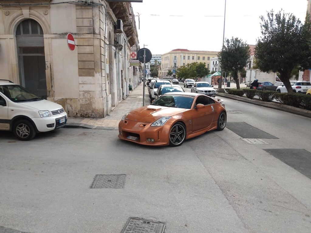 Nissan 350Z in Sicily (with Veilside Bodykit?)
