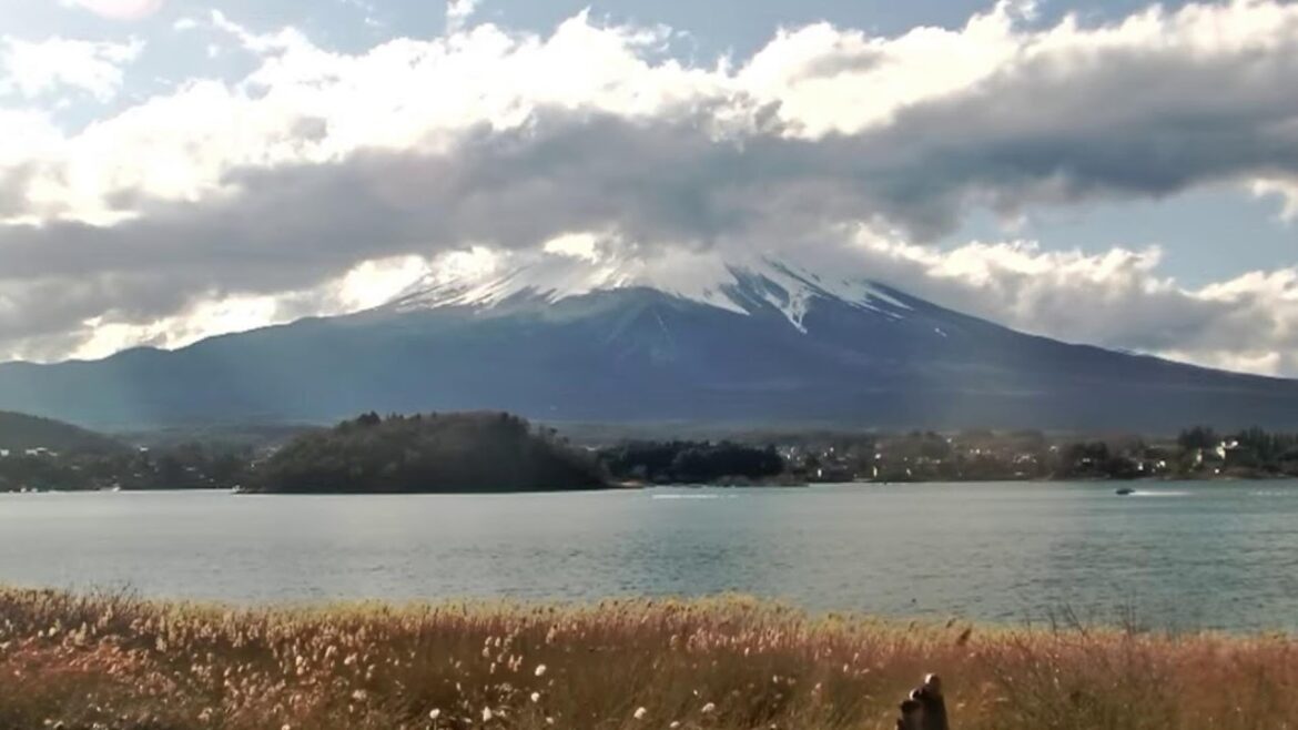 Japan: Mount Fuji - live Cam from Lake🔴