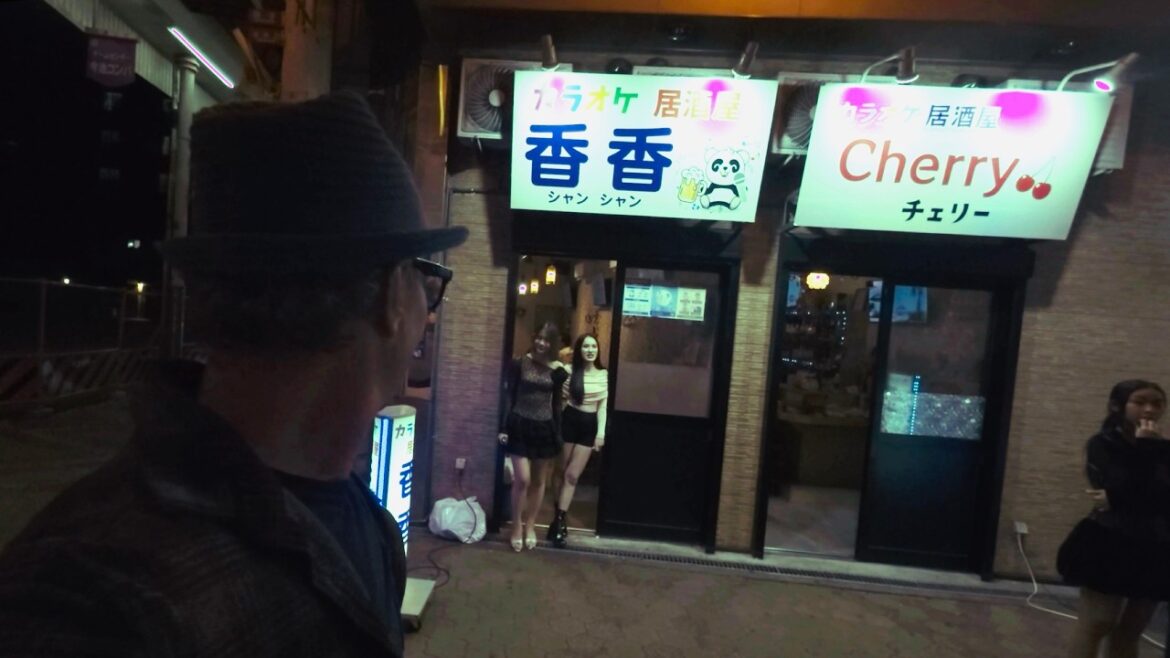 A YAKUZA Boss Shows Me the DARK SIDE of Japan 🇯🇵
