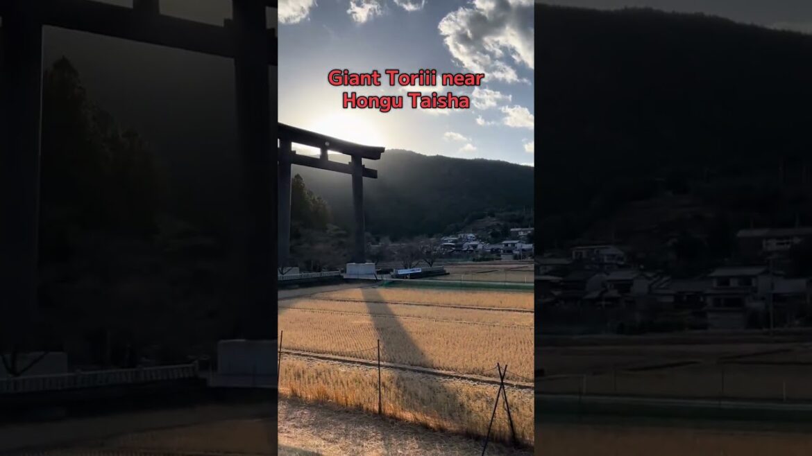 Huge Torii in Wakayama: Kumano Hongu Taisha - Japan Travel #japan #japantravel #wakayama #kumanokodo