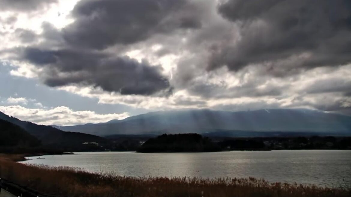 Japan: Mount Fuji - live Cam from Lake🔴