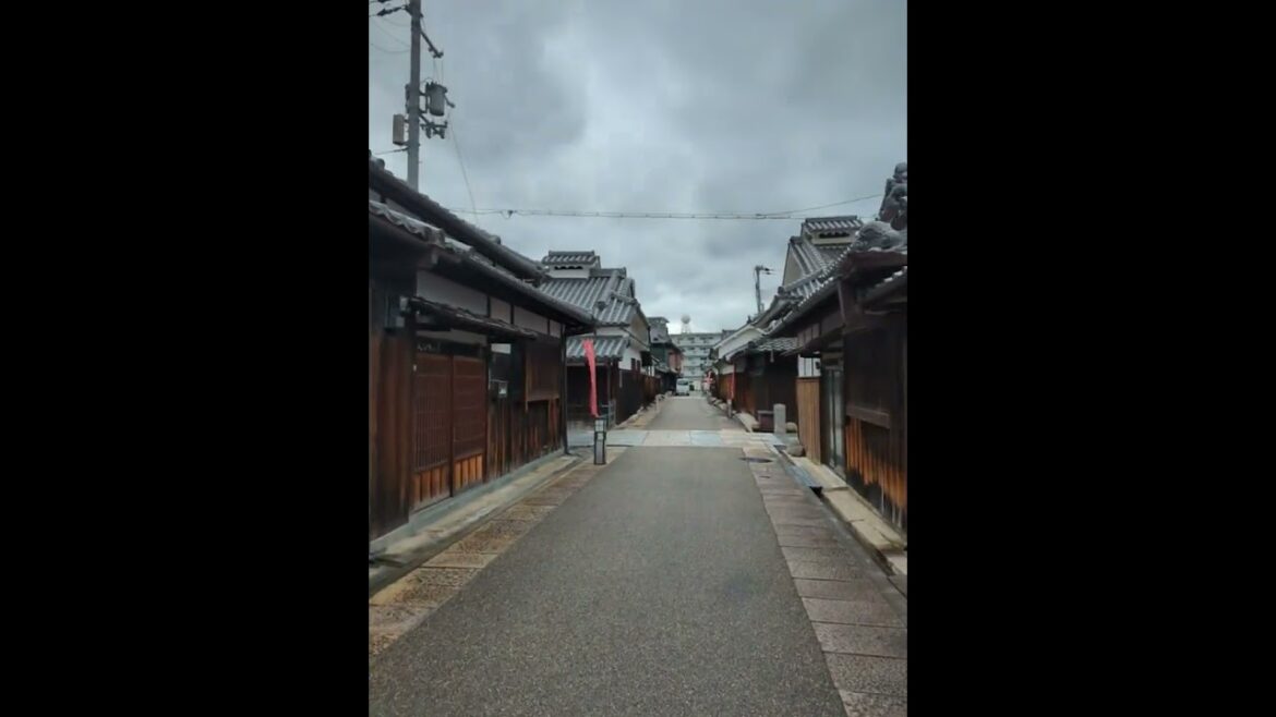 Walking in Jinaimachi historic neighborhood - Tondabayashi city Walking in Jinaimachi historic neigh