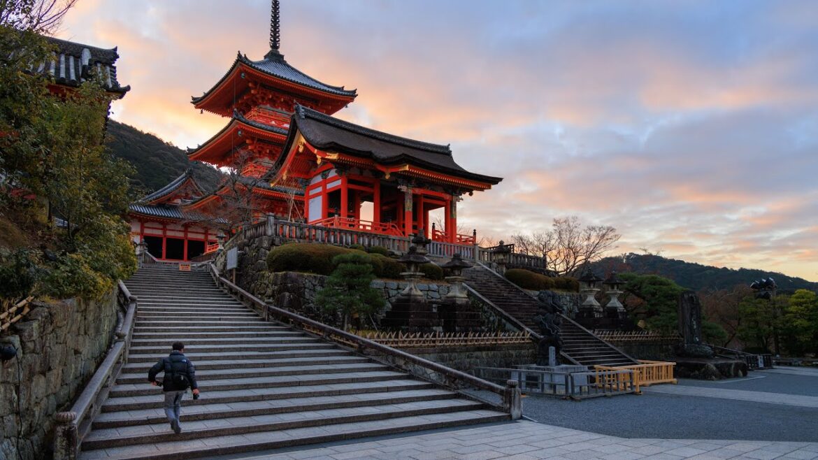 Morning Walk in Kyoto, Exploring Iconic Streets and Temples | Japan 4K