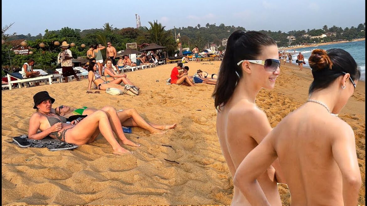 Naked beach of the ocean coast. Afternoon walk š„°š“ Naked beach of the ocean coast. Afternoon walk š„°š“