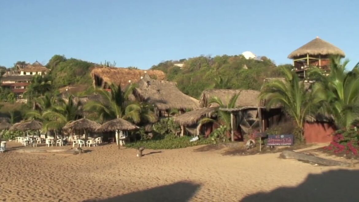 Unique Footage of What the Famous Nude Beach Playa Zipolite Looked Like Back in December 2006