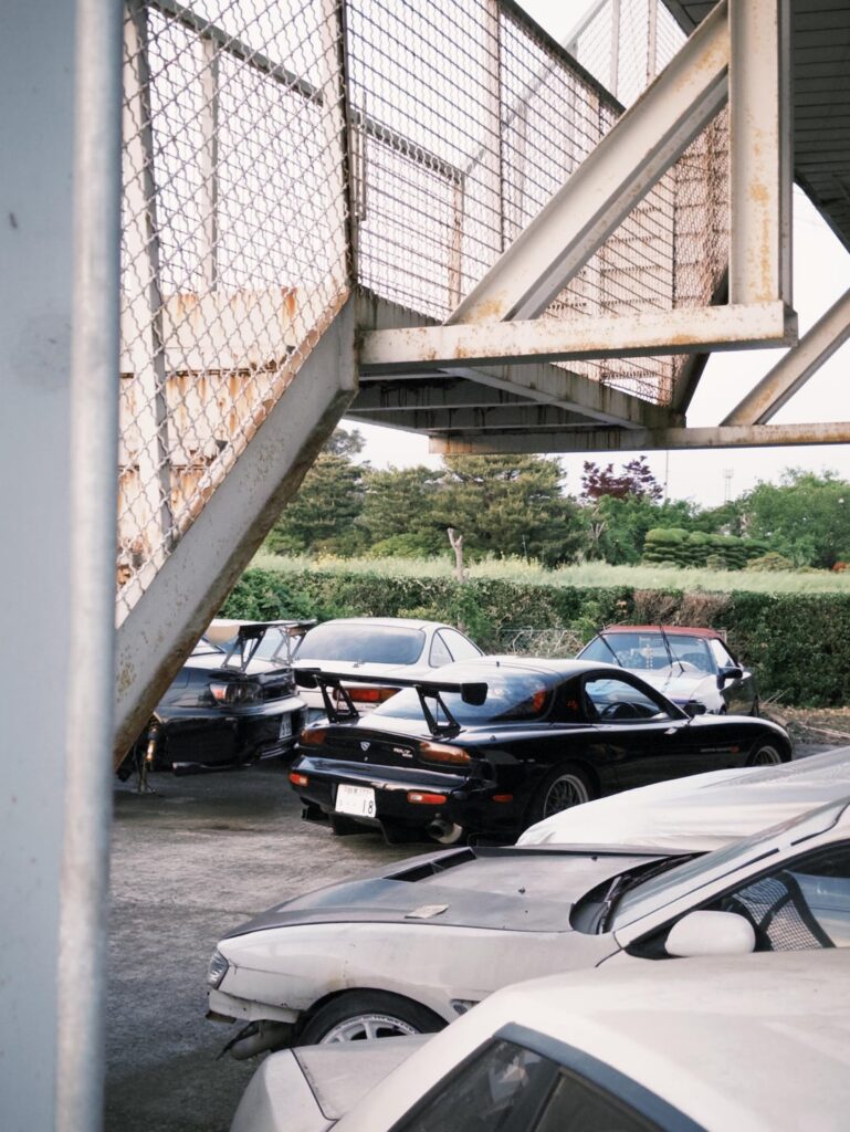 Couple legends chilling at the shop (IG: @zr32)