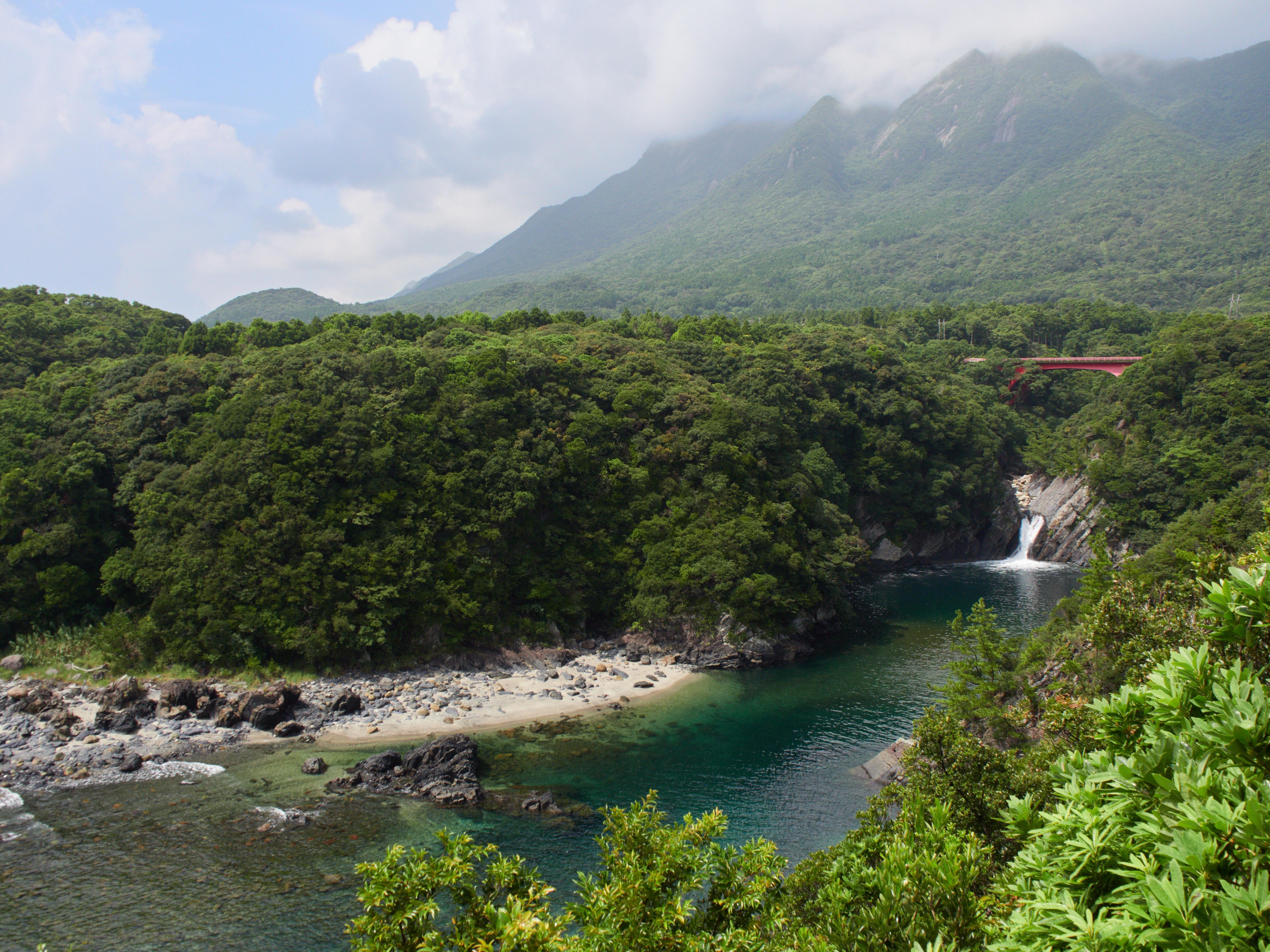 Toroki Waterfall Toroki-no-taki, Yakushima - extremely rare waterfall that empties ...