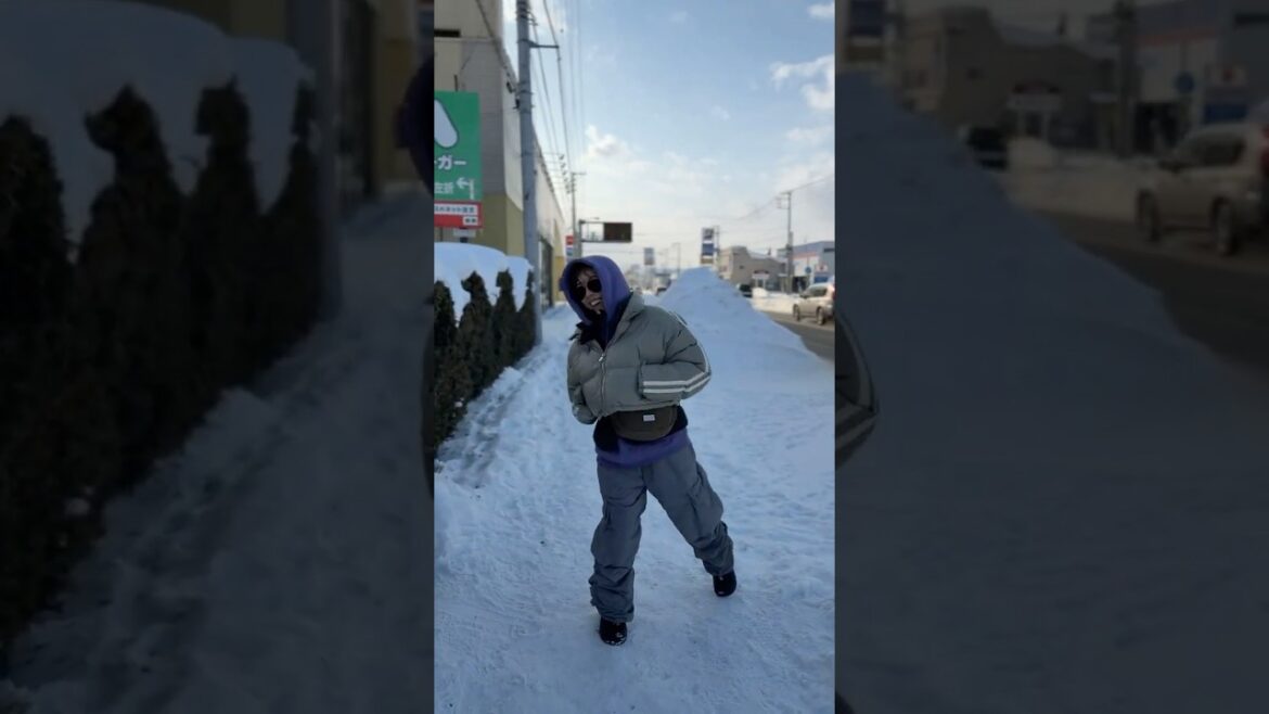 La La La. 대낮에 지나친 음주는…. 남의 나라 버스 정류장에서….ㅠㅠ 여기에서..이러시면… #otokoyama #snow #travel #asahikawa #hokkaido