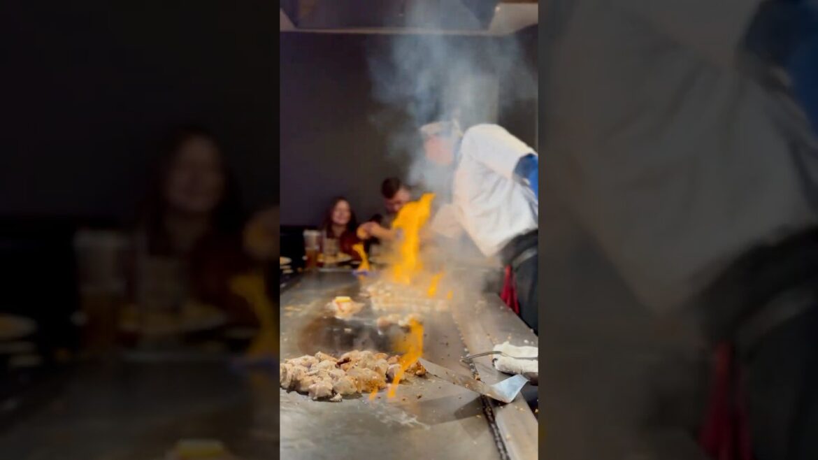 Must See Teppanyaki Trick: Fire High Five! ✋🏻🔥 #japanesefood #kobe #thenomadicfoodie