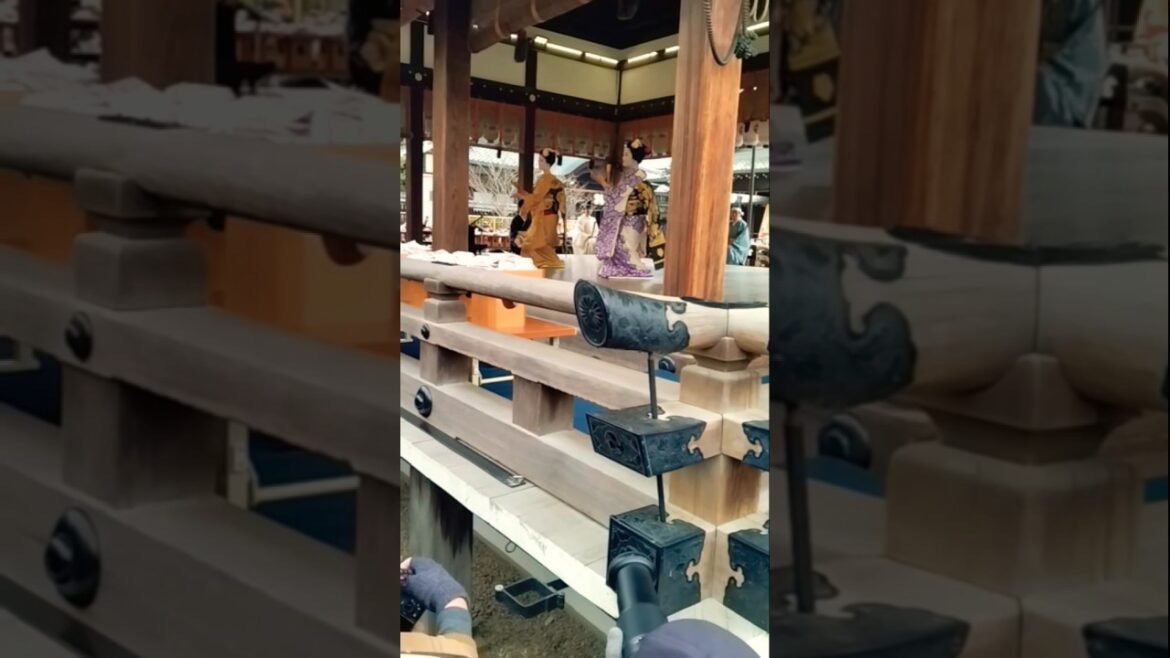 [八坂神社節分祭]先斗町の舞妓さん奉納舞踊#shorts#京都散歩 #kyoto #japan #maiko #butiful#vlog#amazing #京都観光#節分祭#kyotowalk