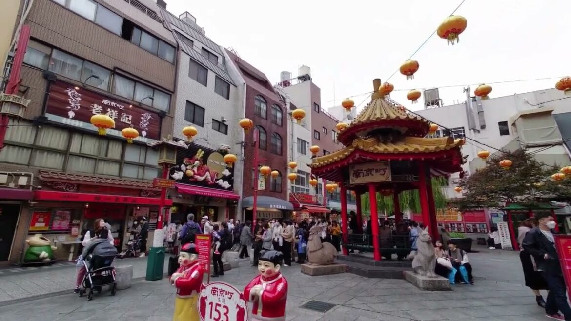 Kobe Motomachi Shopping Street and Nankinmachi, Kobe, Japan(October 27, 2022) 神戸元町商店街と南京町　令和4年10月27日