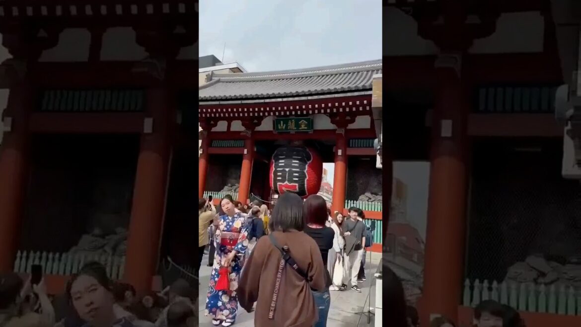 Short Tour Of Thunder Gate aka Kaminarimon