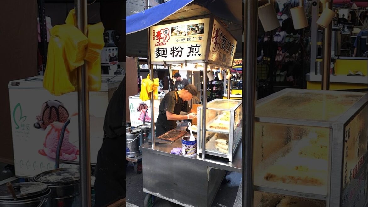 Must Try! Taiwanese Giant Chocolate Bomb Pancakes - Taiwanese Street Food