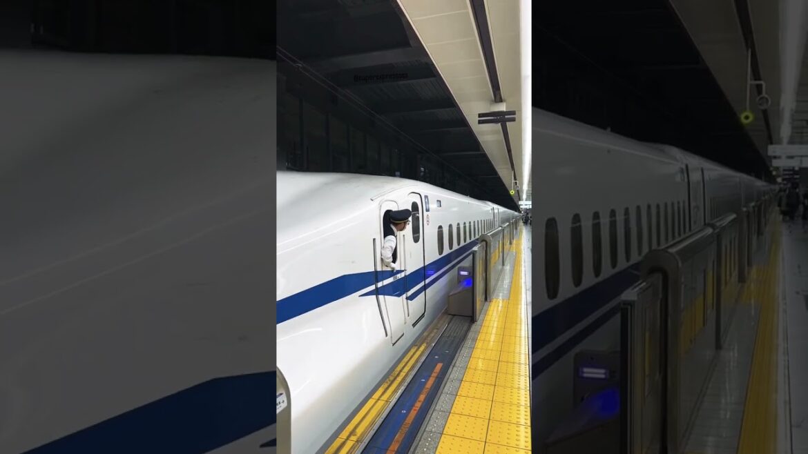 (Travel Japan)#foryou #train #traveldestinations #shinkansen #nagoya #japan