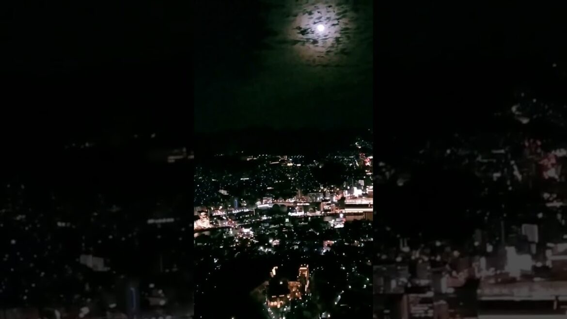 2025🥰２月の長崎の夜景   美しい夜景を抱きしめに 長崎で会いましょう💕  女子旅、カップル、 男子旅、外国人の方が皆、静かにじっとこの夜景を見ながら…ロープウェーは夜22時まで