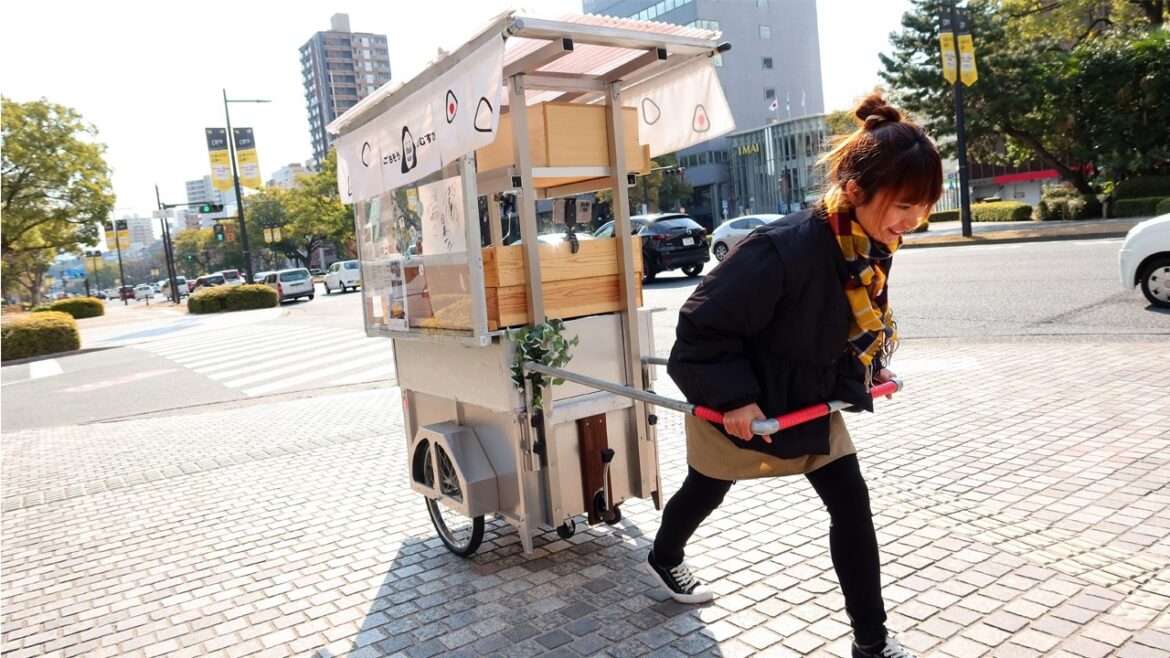 SOLD OUT EVERYDAY! The Most beautiful onigiri maker in Hiroshima and her 100kg cart SOLD OUT EVERYDAY! The Most beautiful onigiri maker in Hiroshima and her 100kg cart