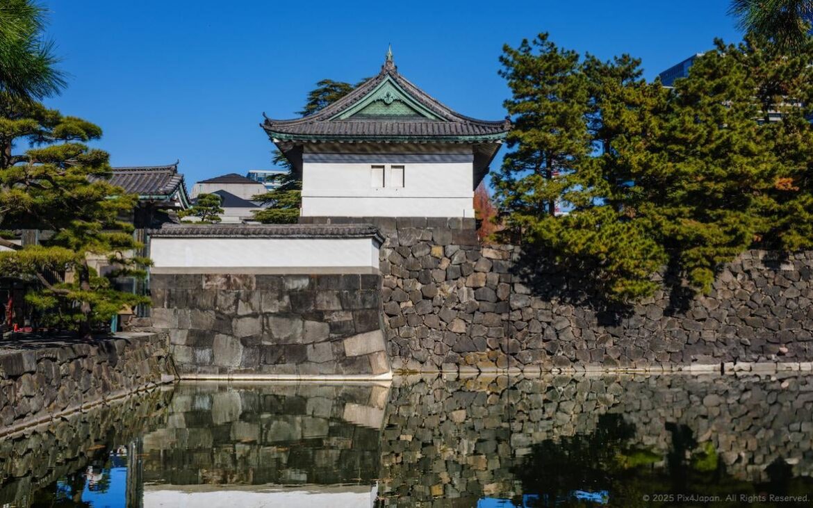 Kikyō-Mon Gate: Reflections on an Edo Moat at Tokyo Imperial Palace