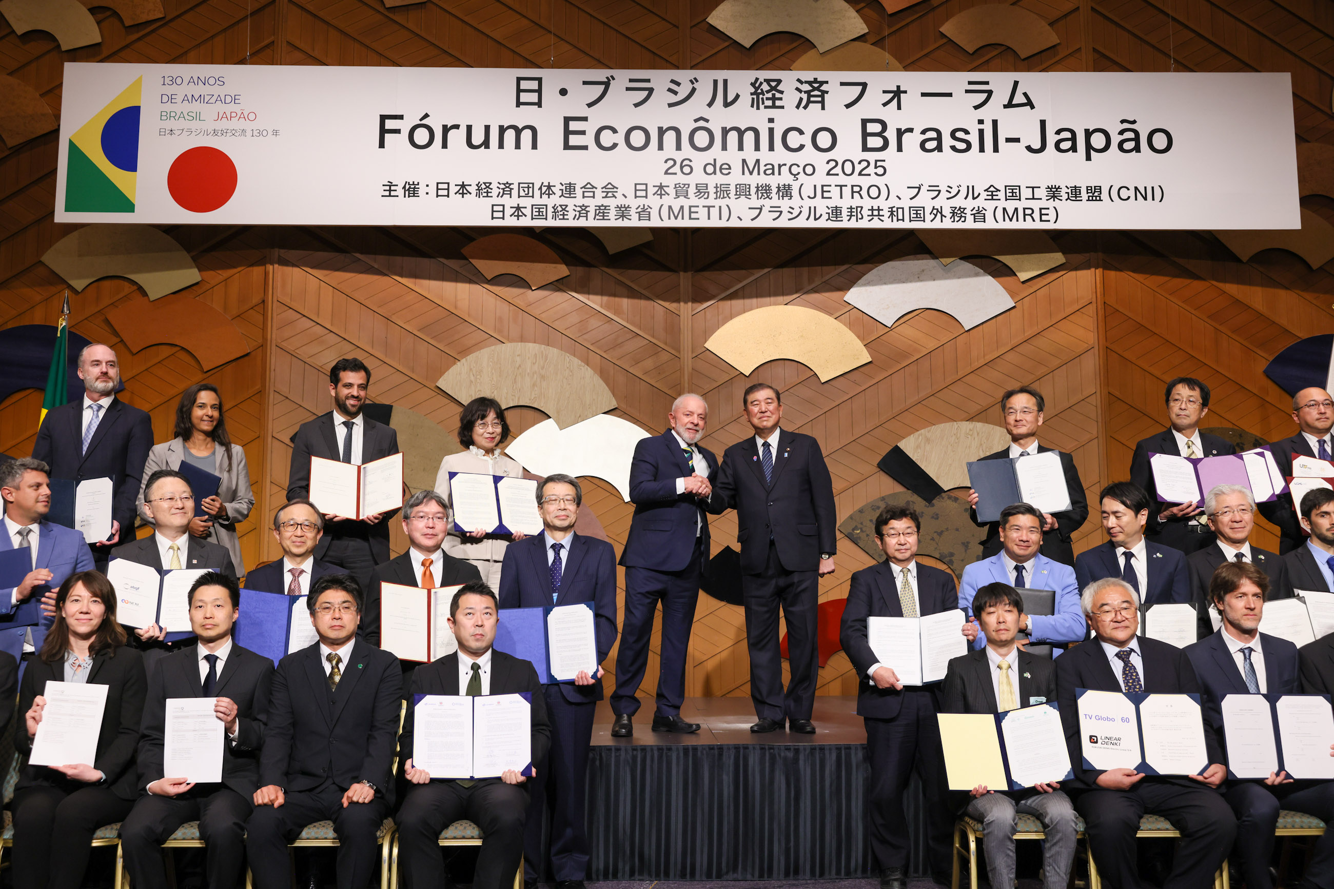 The two leaders attending the Japan-Brazil Economic Forum (4)