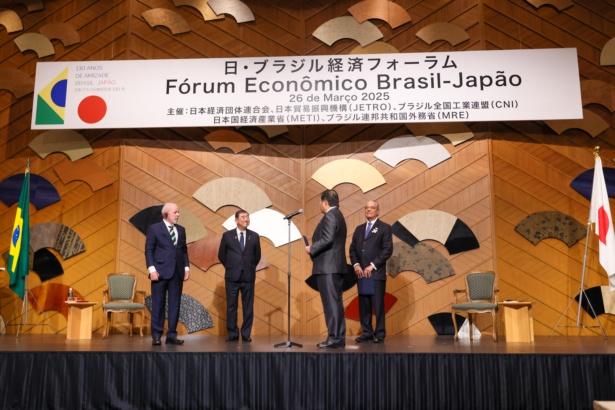 The two leaders attending the Japan-Brazil Economic Forum (6)