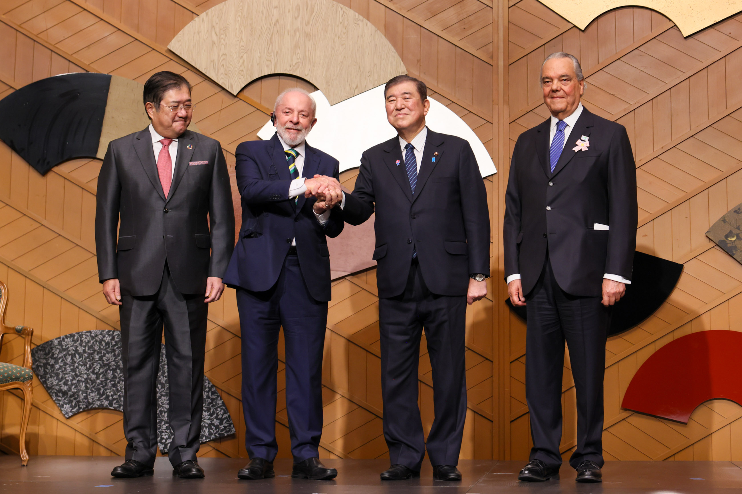 The two leaders attending the Japan-Brazil Economic Forum (7)