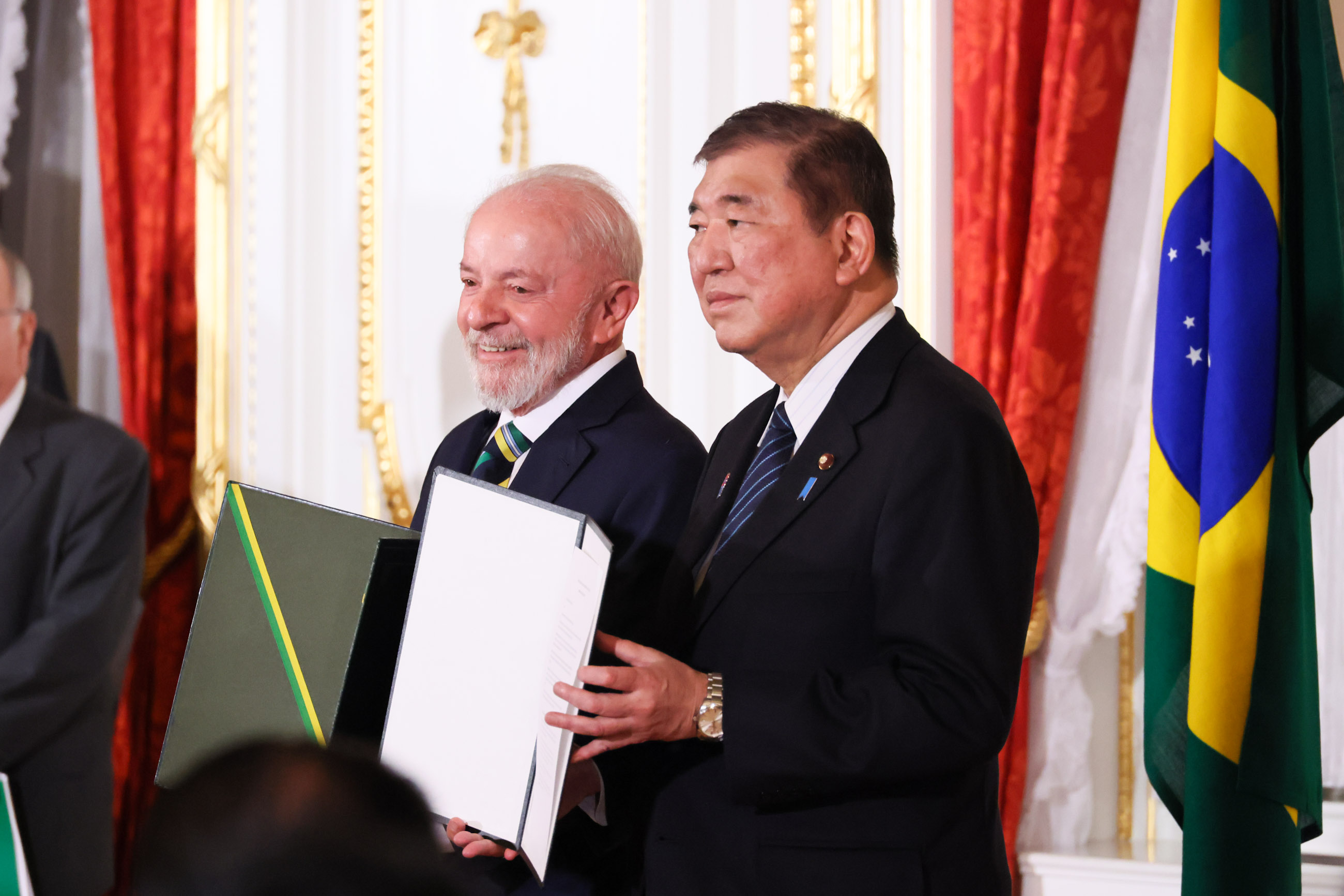 Announcement of Cooperation Documents (4)
