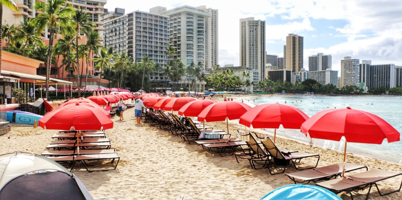 Hawaii Beachfront Turf Wars Erupt | Where Do Visitors Stand?