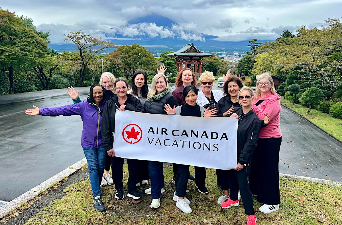 Canadian travel advisors join Air Canada Vacations in Japan. Mount Fuji in the background. (Pax Global Media) 